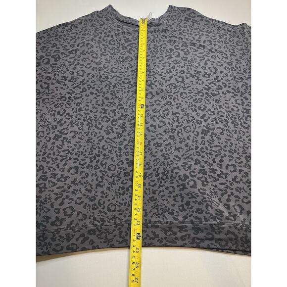 Athlete Cheetah Print Gray Pullover Sweatshirt Size Large - Picture 6 of 8
